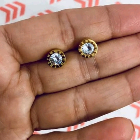Gold stud earrings rhinestone Roman numerals stainless steel elegant - Picture 5 of 8